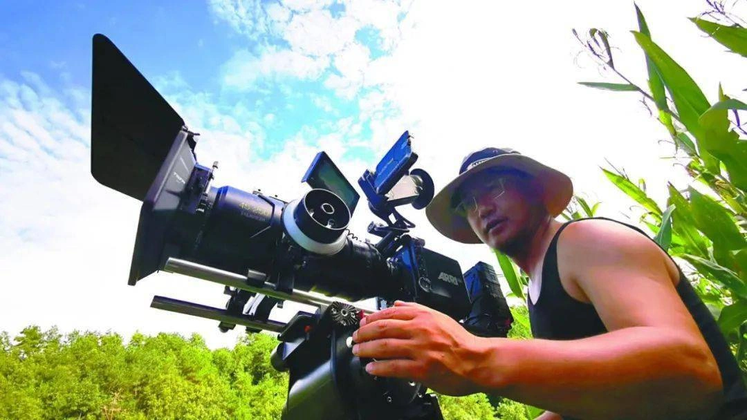 自然纪录片拍摄现场展示壮美自然风光